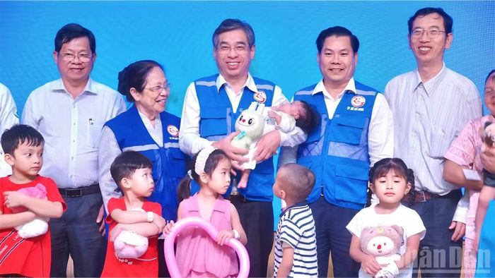 Đồng chí Nguyễn Phước Lộc, Phó Bí thư Thành ủy Thành phố Hồ Chí Minh nhấn mạnh: Chăm lo cho trẻ em mắc bệnh hiểm nghèo thể hiện tính nhân văn của chính sách an sinh xã hội và trách nhiệm đối với thế hệ tương lai.