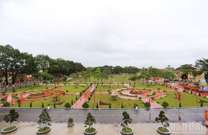 Quang cảnh chính quy, xanh, sạch, đẹp của Trung đoàn bộ binh 43.
