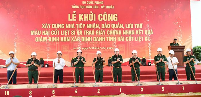 Thủ trưởng Bộ Quốc phòng và các đại biểu thực hiện nghi thức khởi công xây dựng Nhà tiếp nhận, bảo quản, lưu trữ mẫu hài cốt liệt sĩ.