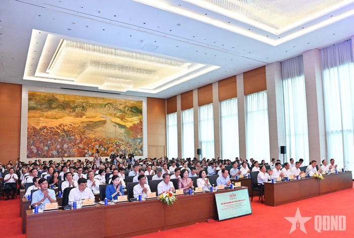  Các đại biểu tham dự diễn đàn.