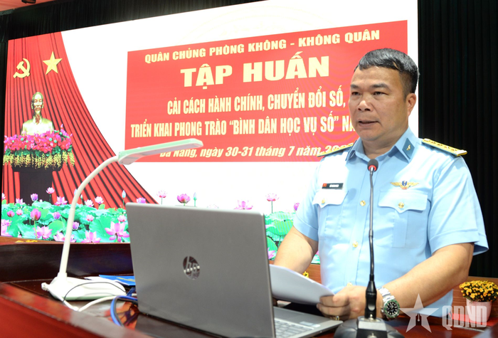  Đại tá Lê Chung Nam phát biểu khai mạc. 