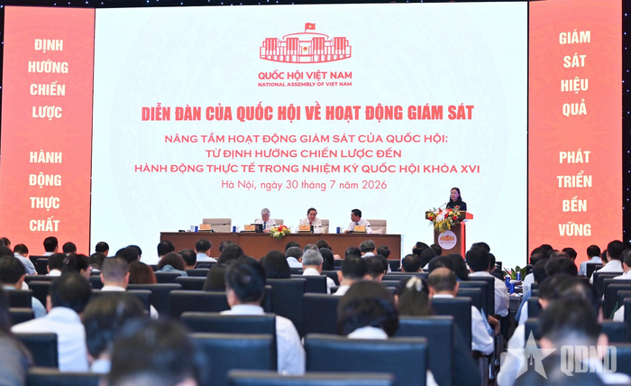  Quang cảnh diễn đàn.