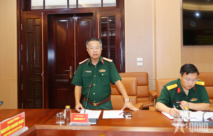 Thiếu tướng Nguyễn Ngọc Dũng, Tư lệnh Binh đoàn 11, Chủ tịch Hội đồng thành viên kiêm Tổng giám đốc Tổng công ty Thành An báo cáo tại buổi làm việc.