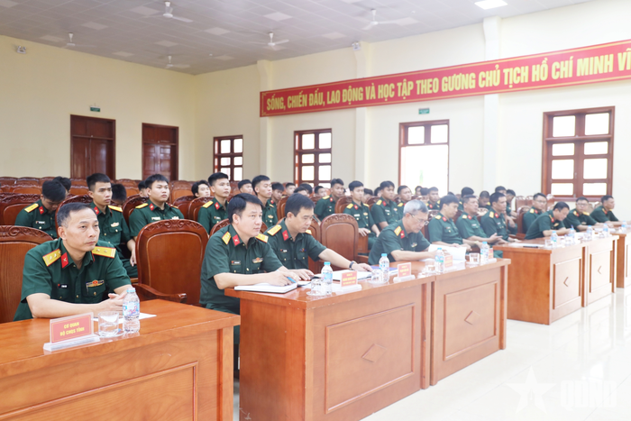 Các đại biểu dự lễ tốt nghiệp.