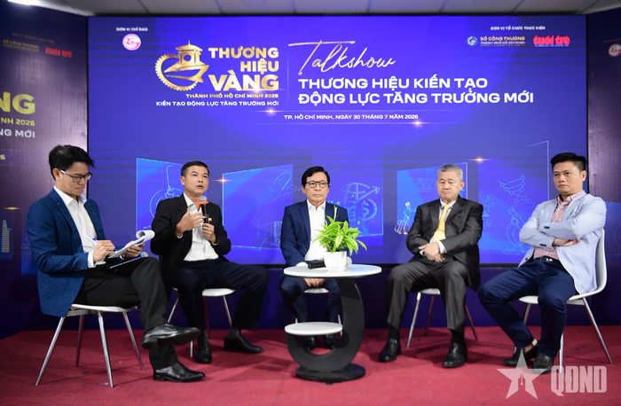 Các diễn giả tham gia talk show "Thương hiệu kiến tạo động lực tăng trưởng mới" tại lễ phát động.