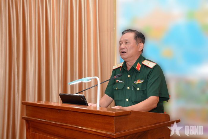 Thiếu tướng Trần Chí Tâm phát biểu. 
