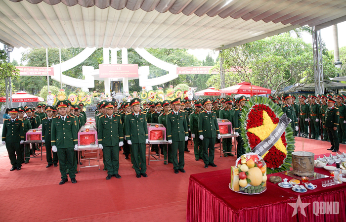 Lễ truy điệu và an táng các hài cốt liệt sĩ tại Nghĩa trang Liệt sĩ Quốc gia Vị Xuyên khép lại hành trình tìm kiếm, quy tập đầy gian khó.