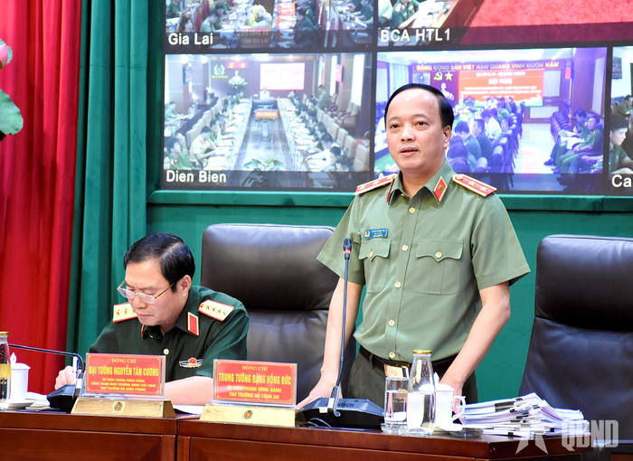 Trung tướng Đặng Hồng Đức, Ủy viên Trung ương Đảng, Thứ trưởng Bộ Công an phát biểu tại hội nghị.