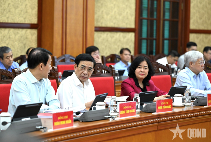  Các đại biểu tham dự phiên họp.