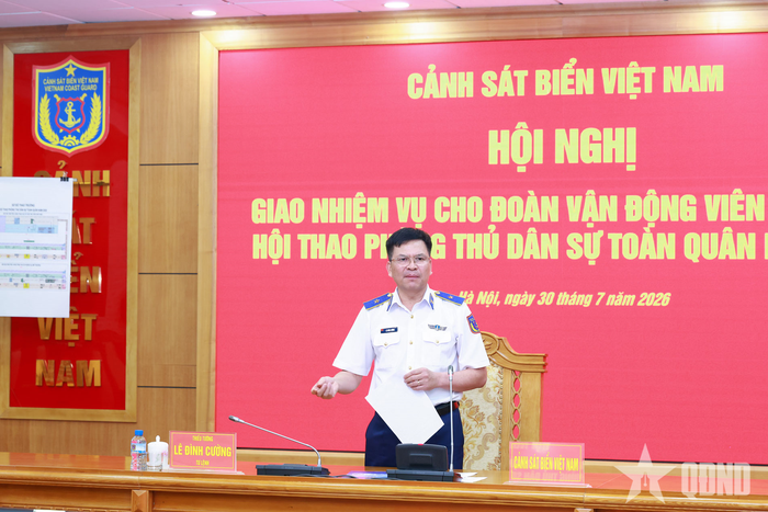Thiếu tướng Lê Đình Cường, Tư lệnh Cảnh sát biển Việt Nam giao nhiệm vụ cho đoàn vận động viên.