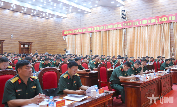 Các đại biểu dự hội nghị. 