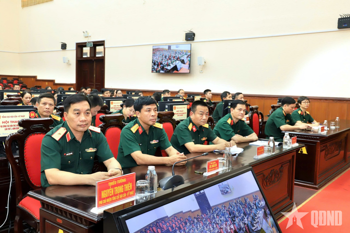 Thủ trưởng Tổng cục Hậu cần - Kỹ thuật và các đại biểu cùng các thí sinh dự buổi bế mạc hội thao.