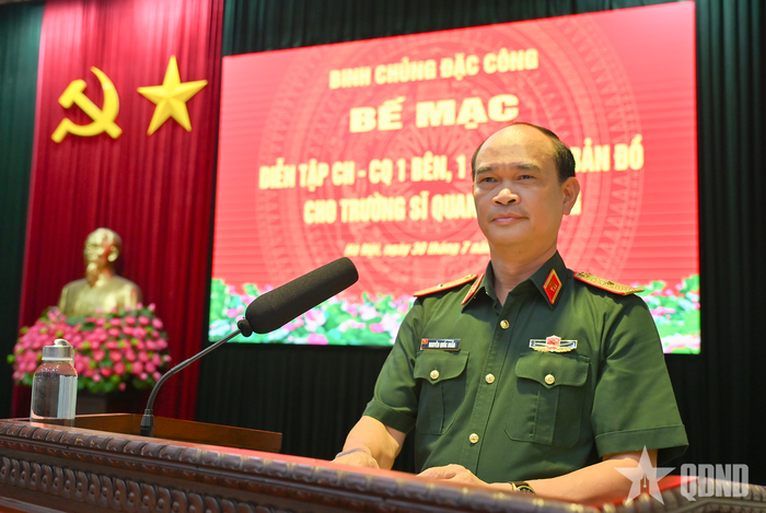  Thiếu tướng Nguyễn Quốc Duẩn, Bí thư Đảng ủy, Chính ủy Binh chủng Đặc công phát biểu bế mạc diễn tập.