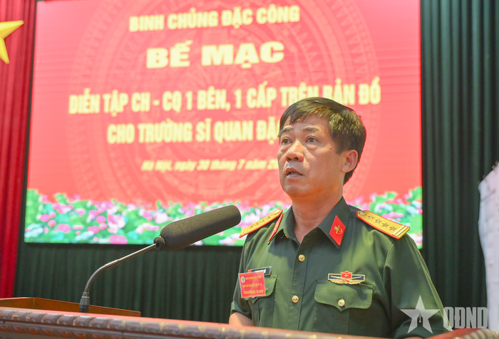  Đại tá Phạm Ngọc Vũ, Phó tư lệnh, Tham mưu trưởng Binh chủng Đặc công, Trưởng ban Chỉ đạo diễn tập rút kinh nghiệm sau diễn tập.