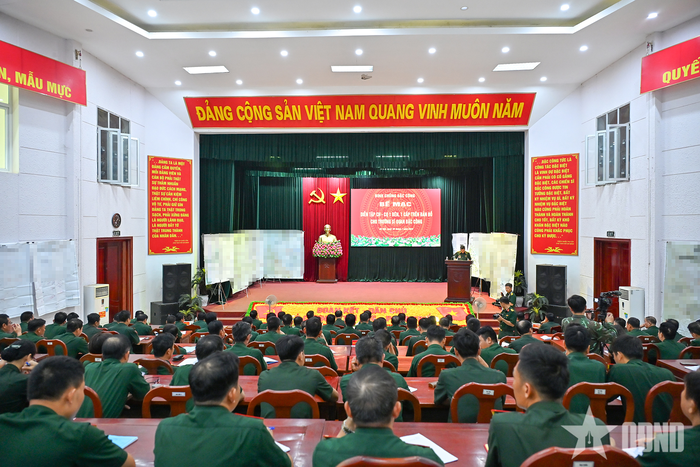  Quang cảnh bế mạc.