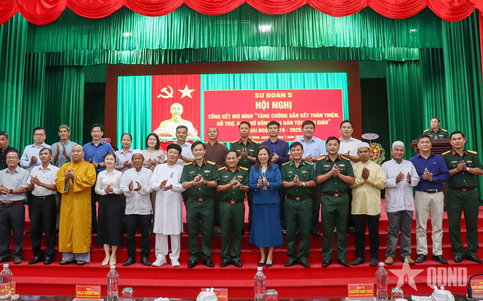 Các đại biểu dự hội nghị.