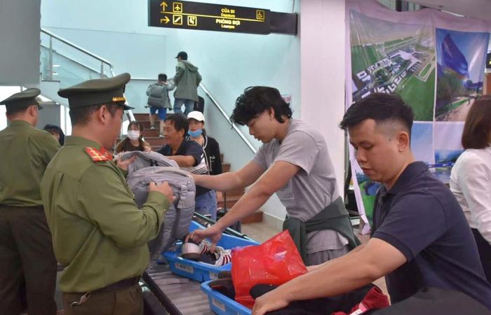 Lực lượng An ninh hàng không kiểm tra an ninh, an toàn khu vực vào nhà ga