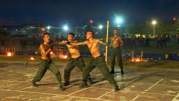 Các CBCS luyện tập với cường độ cao, hướng tới màn trình diễn ấn tượng phục vụ Nhân dân và du khách trong đêm khai mạc Hội thao.