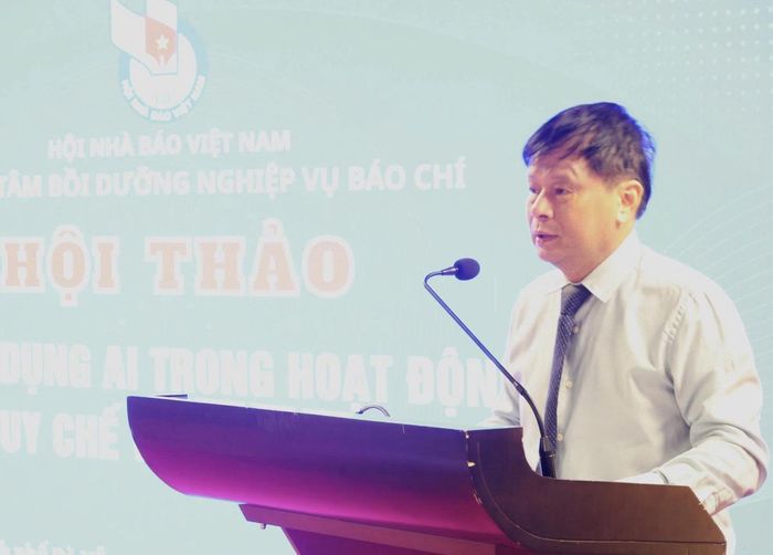 Phó Chủ tịch Hội Nhà báo Việt Nam Trần Trọng Dũng phát biểu khai mạc hội thảo