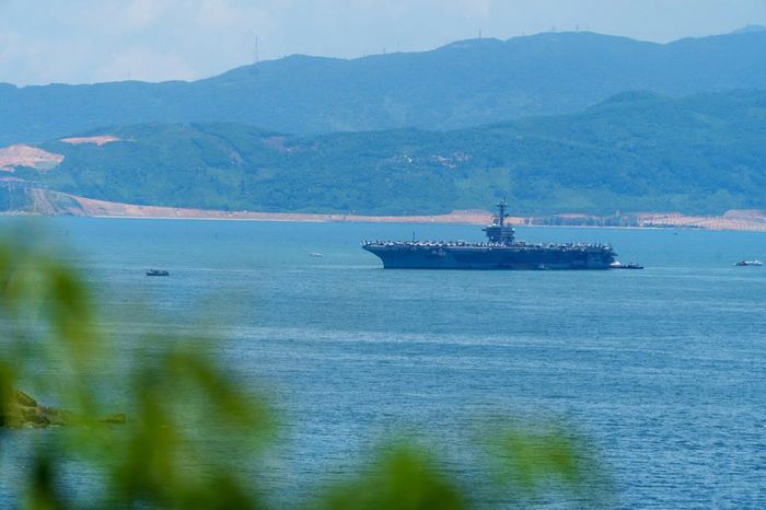 Tàu sân bay USS George Washington tới Đà Nẵng
