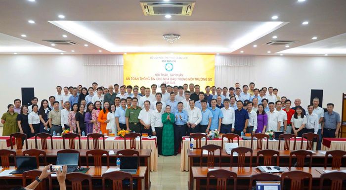  Đông đảo các học viên tham dự hội thảo, tập huấn 