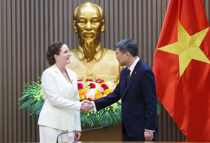Thủ tướng Lê Minh Hưng tiếp Đại sứ New Zealand tại Việt Nam Caroline Beresford, sáng 30-7. Ảnh: VIẾT CHUNG
