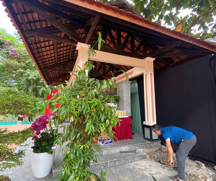 Các lực lượng di dời bia tưởng niệm các Anh hùng liệt sĩ để mở rộng phạm vi tìm kiếm