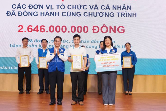 Các đơn vị, nhà hảo tâm đăng ký ủng hộ cùng chương trình Đồng hành chăm lo cho trẻ em mắc bệnh hiểm nghèo. Ảnh: HOÀNG HÙNG