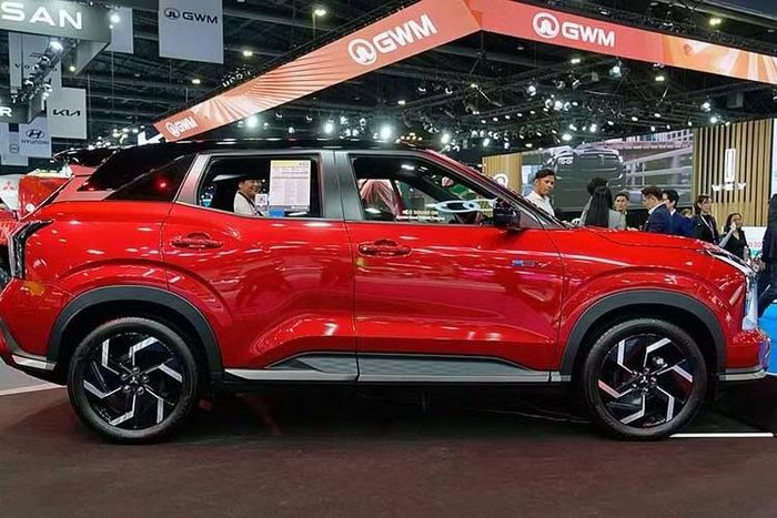 Với mức giá 445 triệu rupiah (tương đương khoảng 650 triệu đồng), Xforce HEV nằm ở vị trí cao nhất trong dải sản phẩm Xforce tại Indonesia. Xforce HEV được sản xuất tại nhà máy của PT Mitsubishi Motors Krama Yudha Indonesia ở Bekasi, Tây Java. Đây không chỉ là mẫu hybrid đầu tiên Mitsubishi bán ra tại Indonesia mà còn là mẫu xe điện hóa đầu tiên được hãng lắp ráp trong nước.