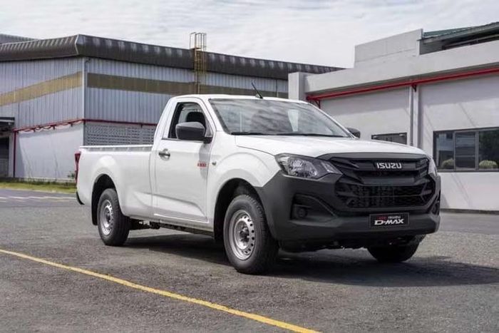 Sự xuất hiện của mẫu xe bán tải D-Max D-Cargo 1000 2026 giúp mở rộng danh mục sản phẩm của Isuzu tại Việt Nam, đồng thời mang đến thêm lựa chọn cho những khách hàng cần một phương tiện có khả năng chuyên chở lớn nhưng vẫn sở hữu kích thước linh hoạt hơn xe tải.