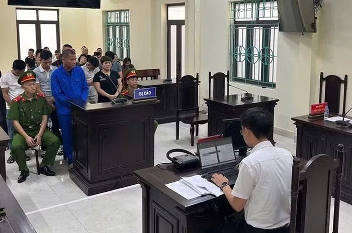 Nhóm bị cáo tại phiên tòa. Ảnh: Anh Quý