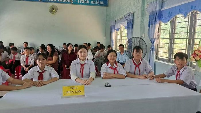 Học sinh Trường THCS 19 tháng 8 tham gia Hội thi “Hành trình chinh phục tri thức” do nhà trường tổ chức.