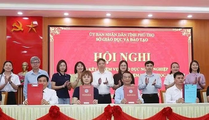 Ký kết Chương trình hợp tác đào tạo và cung ứng nguồn nhân lực giữa nhiều doanh nghiệp với các cơ sở đào tạo trên địa bàn tỉnh Phú Thọ.