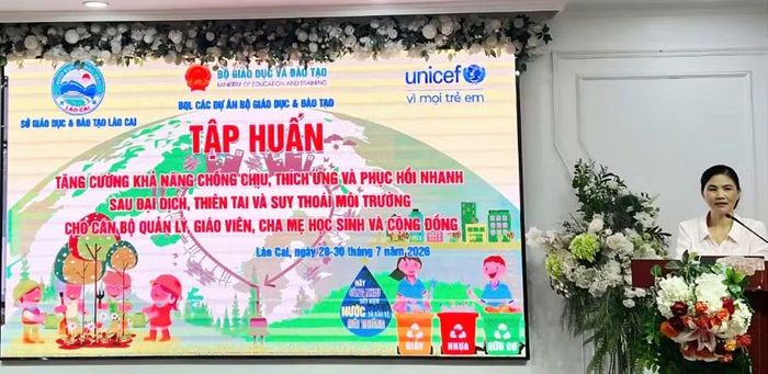 Bà Trần Phượng Anh - Phó Trưởng phòng GDPT – Sở GD&ĐT Lào Cai Phát biểu khai mạc.