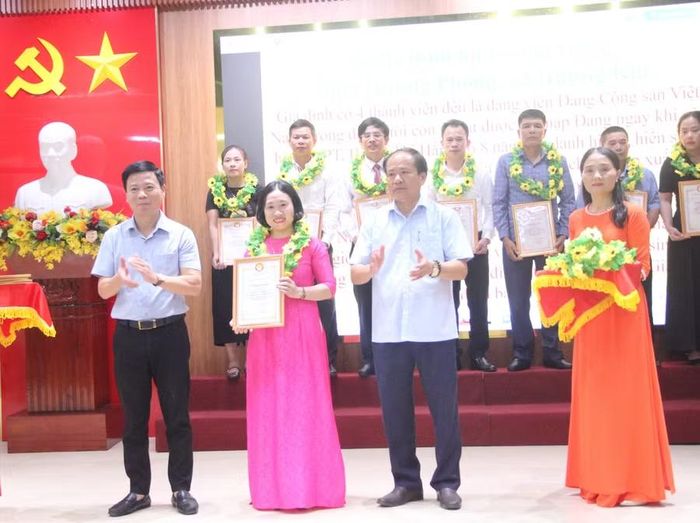 Hội nghị cũng đã vinh danh các gia đình học tập.