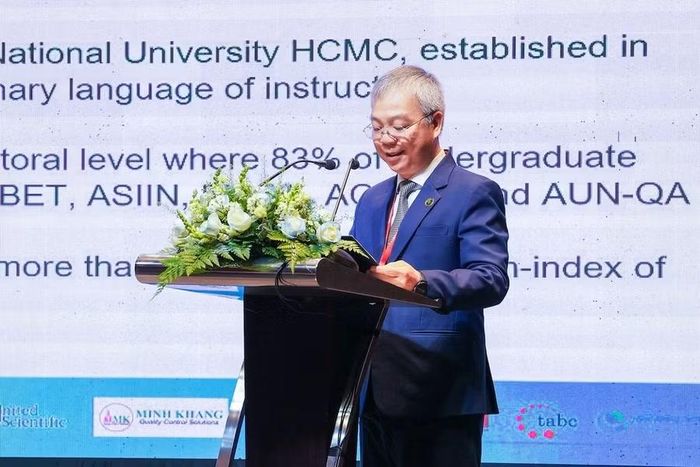 TS Nguyễn Quốc Chính, Phó Hiệu trưởng phụ trách Trường Đại học Quốc tế phát biểu tại hội nghị.