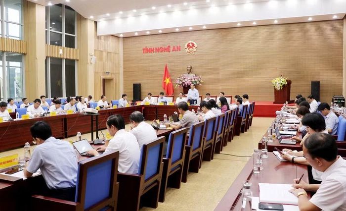 Phiên họp thường kỳ tháng 7 của UBND tỉnh Nghệ An. (Ảnh: Phan Quỳnh)