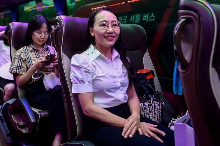 Nhiều cán bộ, công chức phải di chuyển quãng đường xa để làm việc sau sắp xếp đơn vị hành chính. Ảnh: Thành Nam
