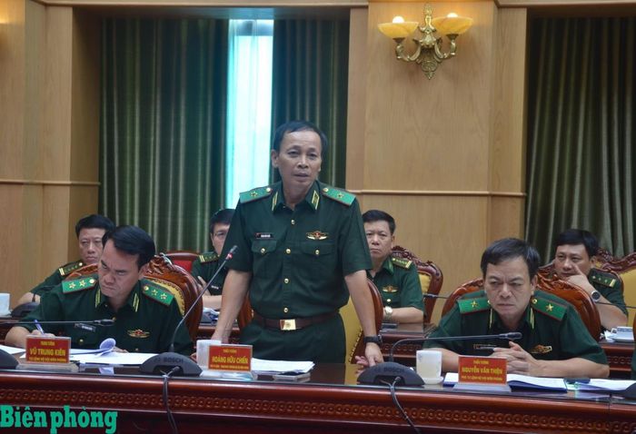 Thiếu tướng Hoàng Hữu Chiến, Phó Tư lệnh, Tham mưu trưởng Bộ đội Biên phòng phát biểu tại hội nghị. Ảnh: TK