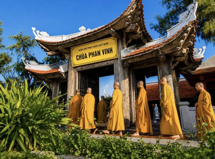 Chùa và đảo được đặt tên Anh hùng Liệt sĩ Nguyễn Phan Vinh. Ảnh: Minh Đức
