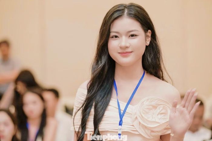  Thí sinh năm nay có độ tuổi trung bình 21, nhỏ nhất 18 và lớn nhất 27, cho thấy cuộc thi ngày càng trở thành điểm hội tụ của những cô gái tự tin, bản lĩnh và giàu khát vọng cống hiến. 