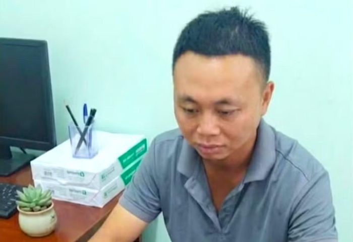 Nam tại cơ quan công an.