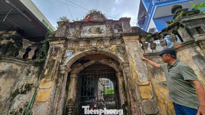 Ông Nguyễn Bảy, Trưởng Tiểu ban Di tích lịch sử làng Nhật Tảo cho biết, cổng làng lưu giữ ký ức của nhiều thế hệ, chứng kiến người dân rời quê rồi trở về