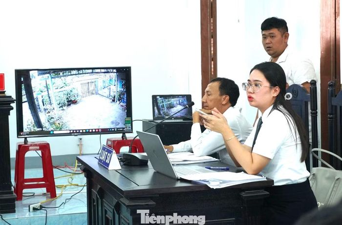 Video do phía bị hại cung cấp, được công khai tại tòa. Ảnh: Tuấn Nguyễn.