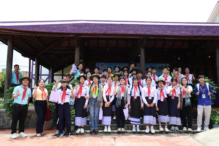  Các điểm đến không chỉ giúp các em có thêm nhiều trải nghiệm, hiểu biết mới, mà còn bồi đắp, thắt chặt tình đoàn kết, gắn bó giữa thế hệ trẻ 3 nước. 