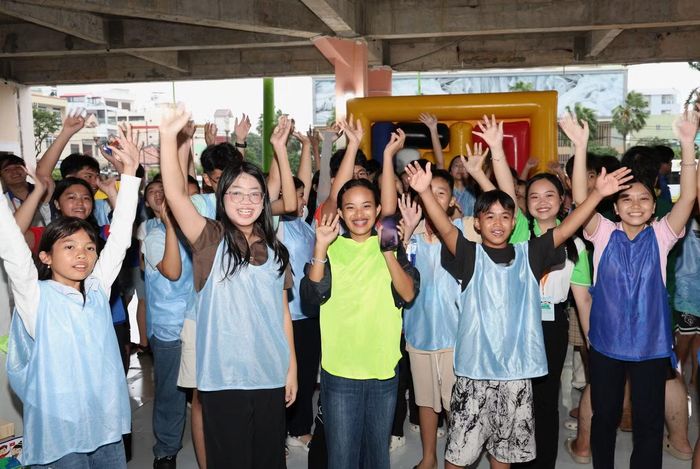  Đến với phường Vũng Tàu, nhiều bạn nhỏ thích thú hòa vào không gian trò chơi lớn vui nhộn diễn ra trong khuôn viên Nhà Văn hóa Thanh niên Bà Rịa - Vũng Tàu. 
