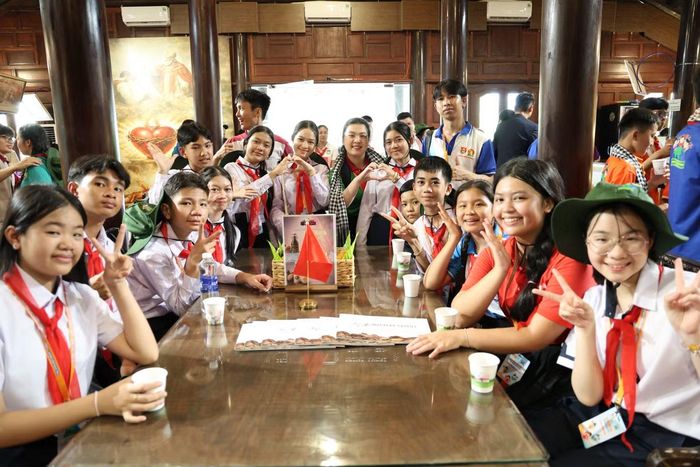  Với chủ đề “Vòng tay bè bạn” diễn ra trong 3 ngày (28-30/7), Liên hoan Thiếu nhi Việt Nam - Lào - Campuchia lần thứ 8 - năm 2026 là chuỗi hoạt động giao lưu hữu nghị truyền thống được Thành Đoàn, Hội đồng Đội TPHCM, Nhà Thiếu nhi TPHCM tổ chức. Ảnh: Ngô Tùng 