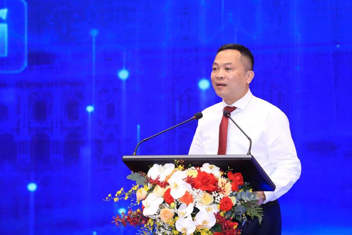 Cục trưởng Cục Thông tin và Truyền thông Chính phủ Nguyễn Hồng Sâm phát biểu tại lễ ra mắt.
