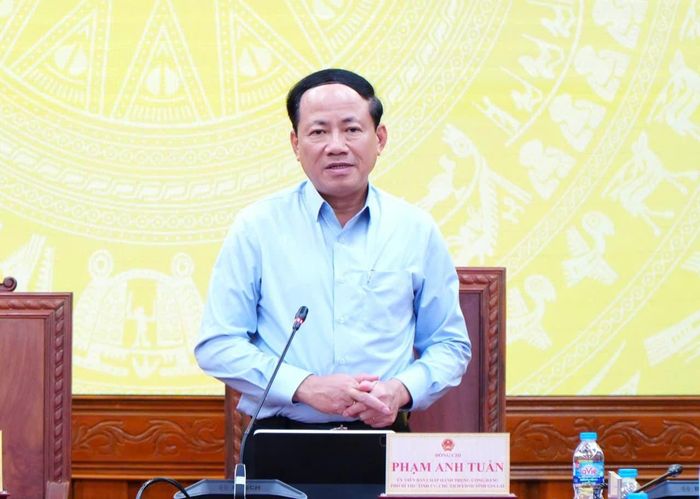 Chủ tịch UBND tỉnh Gia Lai Phạm Anh Tuấn chủ trì cuộc họp.