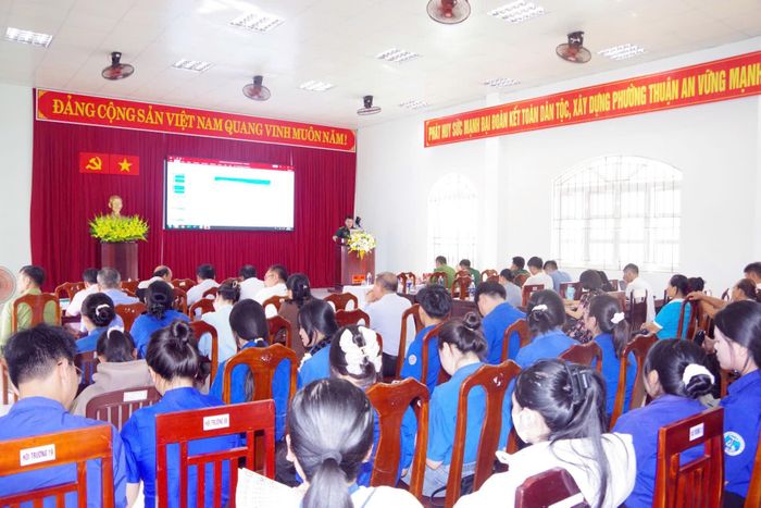 Tuyên truyền nhằm nâng cao nhận thức, kỹ năng phòng ngừa cho người dân trước những thủ đoạn ngày càng tinh vi của tội phạm mua bán người tại phường Thuận An, thành phố Huế.